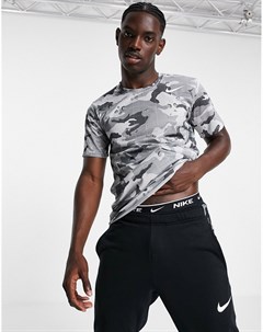 Серая футболка со сплошным камуфляжным принтом Nike training