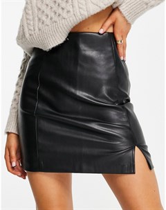 Черная юбка мини из искусственной кожи с разрезом New look