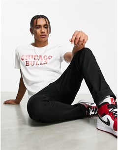 Белая футболка с принтом Chicago Bulls New era