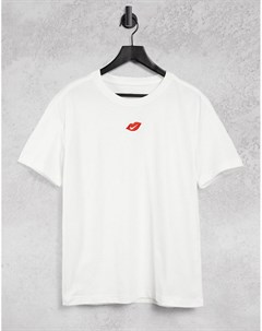 Белая футболка с логотипом галочкой и принтом поцелуя Nike