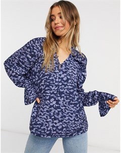 Свободная блузка с оборками темно синего цвета с цветочным рисунком x Jac Jossa In the style