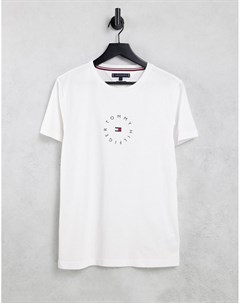 Белая футболка с круглым логотипом на груди Tommy hilfiger
