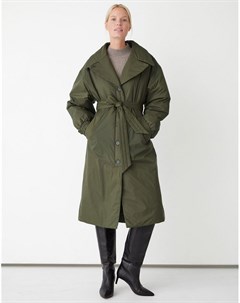 Утепленное пальто из переработанного нейлона оливково зеленого цвета с поясом & other stories