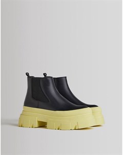 Черные ботинки челси с контрастной желтой толстой плоской подошвой Bershka