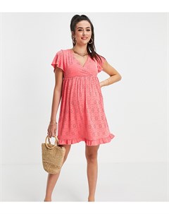 Розовое платье мини с запахом спереди и вышивкой ришелье Mamalicious Maternite