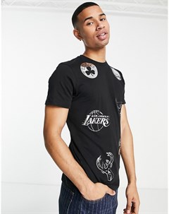 Черная футболка с серебристыми фольгированными принтами логотипов клубов NBA New era