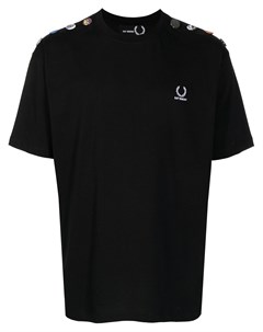 Футболка со значками на плече Raf simons x fred perry