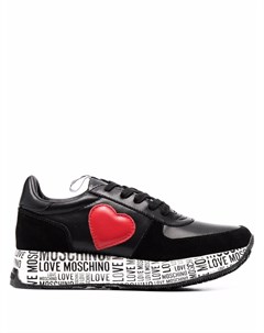 Кроссовки на платформе с нашивкой Love moschino