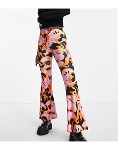 Расклешенные брюки с цветочным принтом в стиле ретро New look petite