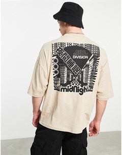 Бежевая oversized футболка с принтом улицы на спине Asos design