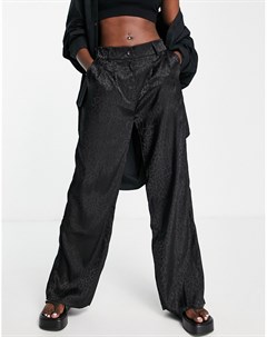 Классические брюки с черным звериным принтом от комплекта Urban threads
