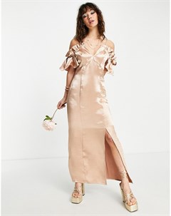 Светло розовое платье с рюшами и открытыми плечами Bridesmaid Topshop