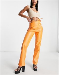 Прямые брюки оранжевого цвета из искусственной кожи с декоративной деталью на талии Missy Empire Missyempire