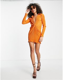 Эксклюзивное платье мини из плиссированной ткани оранжевого цвета с запахом спереди и длинными рукав Missyempire