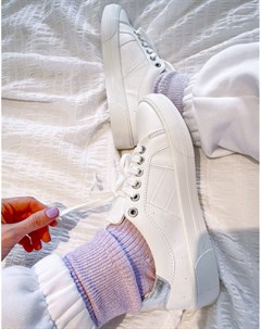 Белые кроссовки со шнуровкой и серебристой вставкой сзади Bershka