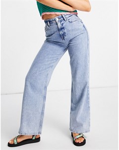 Светло голубые джинсы с широкими штанинами в винтажном стиле и эффектом кислотной стирки New look