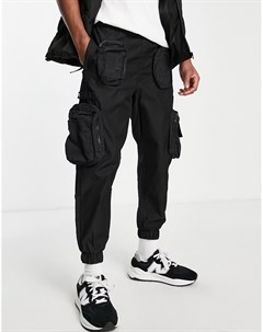Черные брюки карго в утилитарном стиле с карманами Bershka