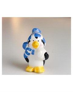 Сувенир керамика Пингвин в вязаной полосатой синей шапке и шарфе со снежком 8х4 5х5 5 см Nnb