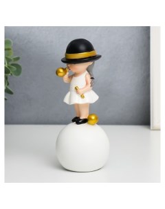 Сувенир полистоун Малышка в чёрной шляпке с золотым пузырём на шаре 15х7х7 см Nnb
