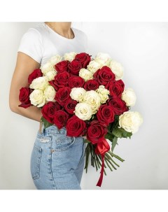Букет из высоких красно белых роз Эквадор 35 шт 70 см Л'этуаль flowers