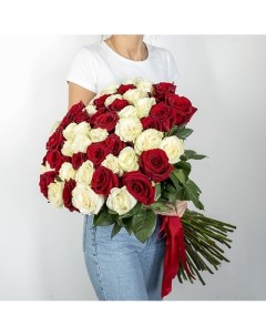 Букет из высоких красно белых роз Эквадор 51 шт 70 см Л'этуаль flowers