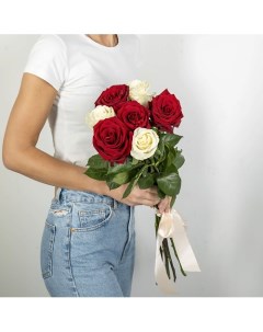 Букет из высоких красно белых роз Эквадор 7 шт 70 см Л'этуаль flowers