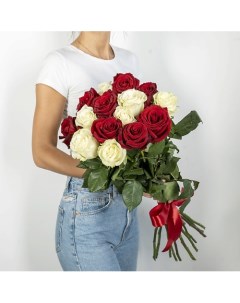 Букет из высоких красно белых роз Эквадор 15 шт 70 см Л'этуаль flowers