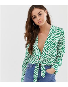 Зеленая блузка на завязке с зебровым принтом Prettylittlething