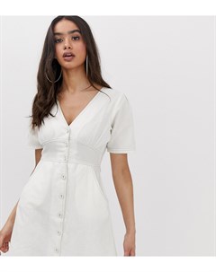 Белое платье мини на пуговицах с контрастными швами Prettylittlething