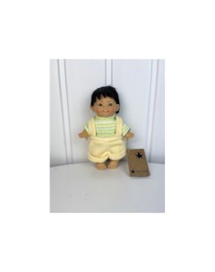 Кукла Джестито Инфант в желтом комбинезоне с зубками 18 см Lamagik s.l.