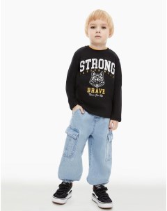 Чёрный лонгслив с надписью Strong для мальчика Gloria jeans