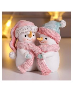 Сувенир полистоун Снеговички в розовом колпаке и мятной шапке объятия 8х5 5х9 см Nnb
