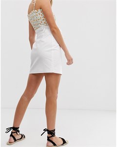 Эксклюзивная белая мини юбка с поясом на талии Boohoo