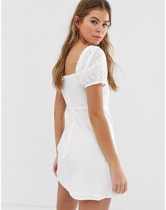 Белое платье мини с вырезом сердечком и вышивкой ришелье Pull Вear Pull & bear