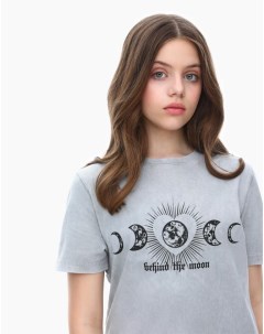Серая футболка с принтом Behind The Moon для девочки Gloria jeans