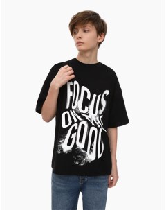 Чёрная футболка oversize с принтом Focus On The Good для мальчика Gloria jeans