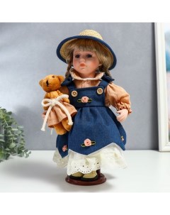 Кукла коллекционная керамика Сьюзи в джинсовом платье шляпке и с мишкой 30 см Nobrand