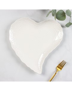 Блюдо керамическое сервировочное Сердце 30х28х3 см белый Nobrand