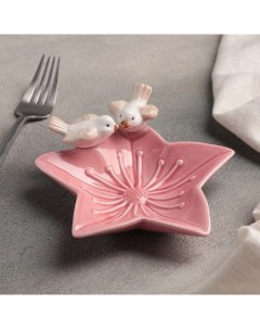 Блюдо керамическое сервировочное Голубки на цветочке 14х13 5х4 см розовый Nobrand