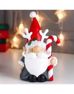 Сувенир полистоун Дед Мороз в колпаке с рогами оленя с конфетой 21 5х10х13 5 см Nobrand