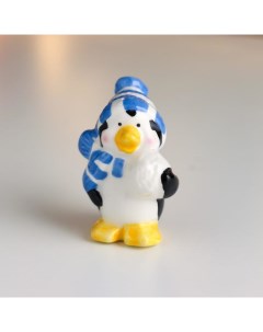 Сувенир керамика Пингвин в вязаной полосатой синей шапке и шарфе со снежком 8х4 5х5 5 Nobrand
