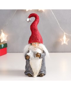 Сувенир полистоун Дедушка Мороз в красном колпаке с звёздочкой 21 5х7х8 см Nobrand