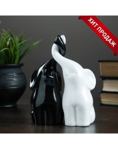 Фигура Пара слонов черный белый 7х12х16см Хорошие сувениры