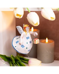 Елочная игрушка Ангел с подарком Ярославская керамическая мануфактура