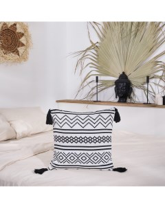Декоративная подушка Nomads 45х45 см на потайной молнии белая черная Moroshka