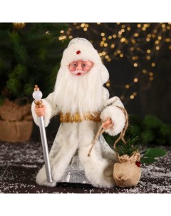 Новогодняя фигурка Дед Мороз в белой шубке с посохом и мешком 6938365 12x12x28 см Bazar