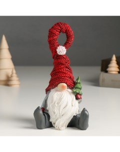 Новогодний сувенир Дед Мороз в сером наряде и красном колпаке 9498862 9х7х17 5 см Nobrand
