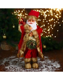 Новогодняя фигурка Дед Мороз в золотом кафтане с венком 20x22x45 см Зимнее волшебство