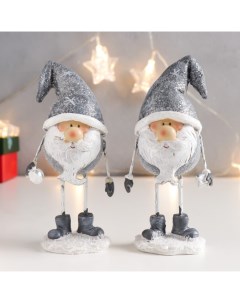 Сувенир полистоун Дед Мороз с подарком МИКС серый тонкие ножки 14х6 5х5 см Nobrand