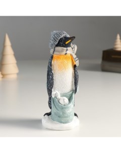 Новогодний сувенир Пингвин в шапке и шарфе с мешком подарков 9491485 6х6 5х15 5 см Nobrand